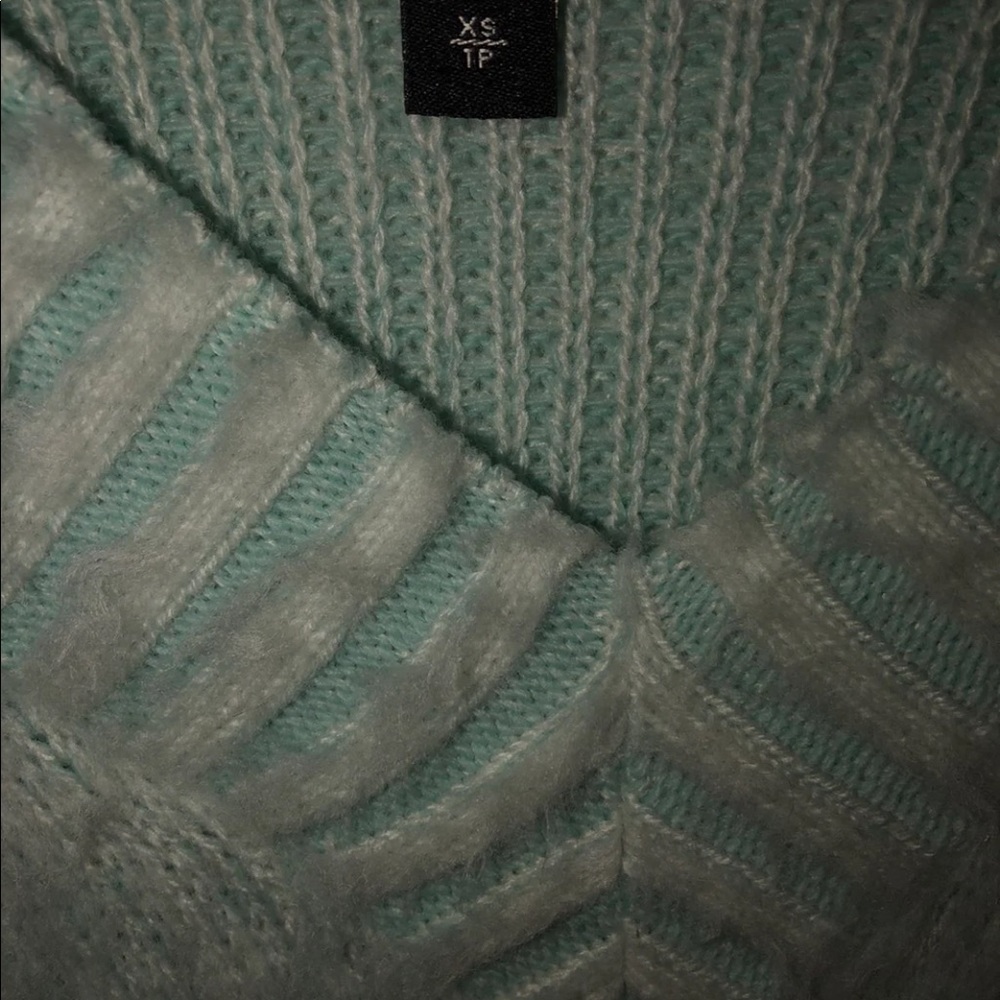 Express Sweater - Picture 2 of 3